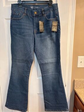 DG2 by Diane Gilman Women's Medium Blue Flare-leg Jeans